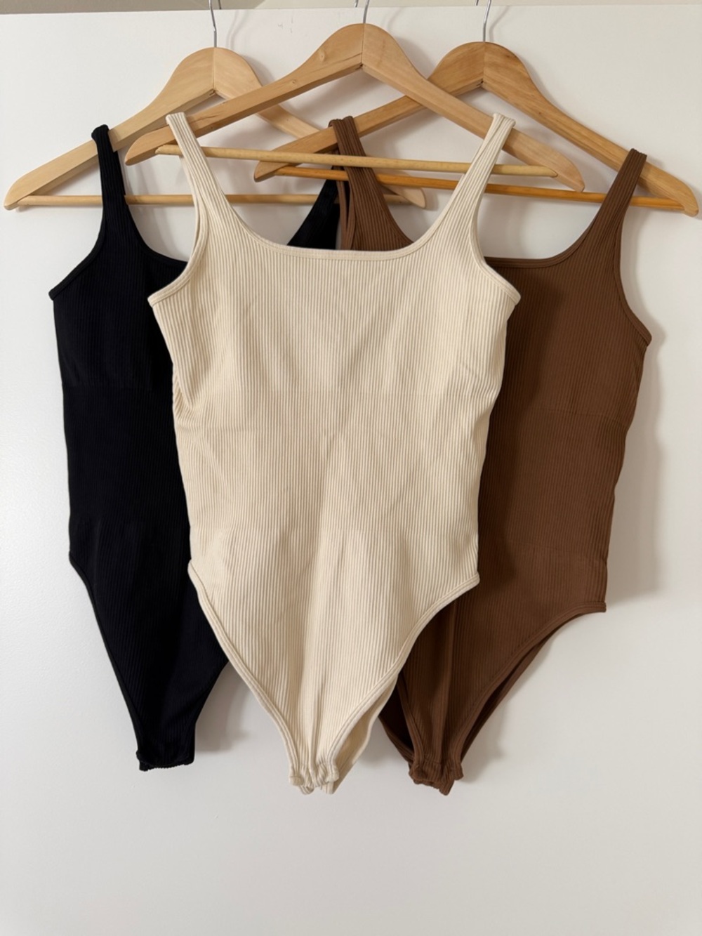 OQQ 3 Pack Ribbed Scoop Neck Bodysuit - Black, Cream, Brown Medium Basics Tank